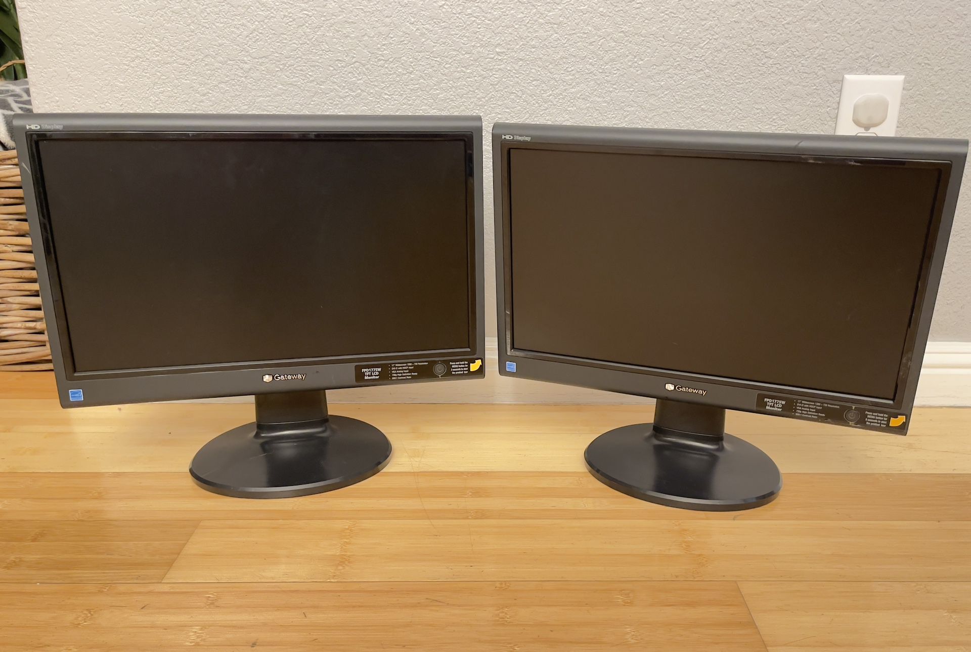 (x2) Gateway Computer Monitors (FPD1775W)