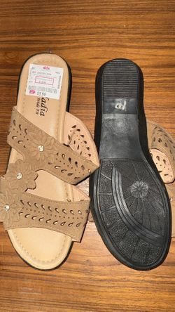 New Slip Slip in Sandals Size 9W