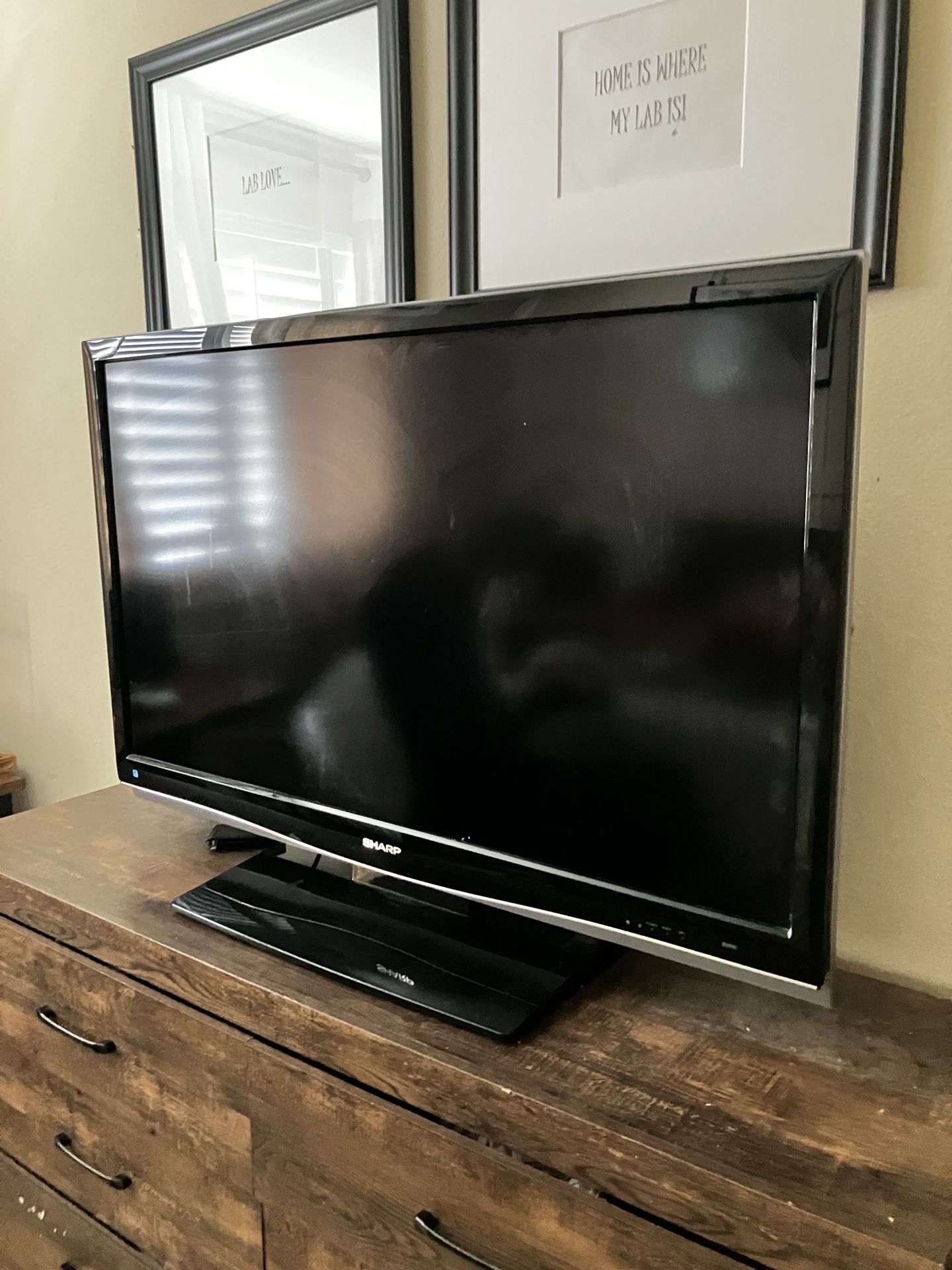 43” Sharp aquas TV  Smart Television