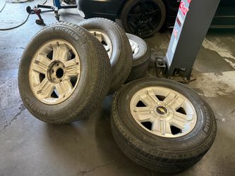 Set of 4 wheels and tires