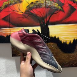 Yeezy 700 V3 Fade Carbon  Size 11 