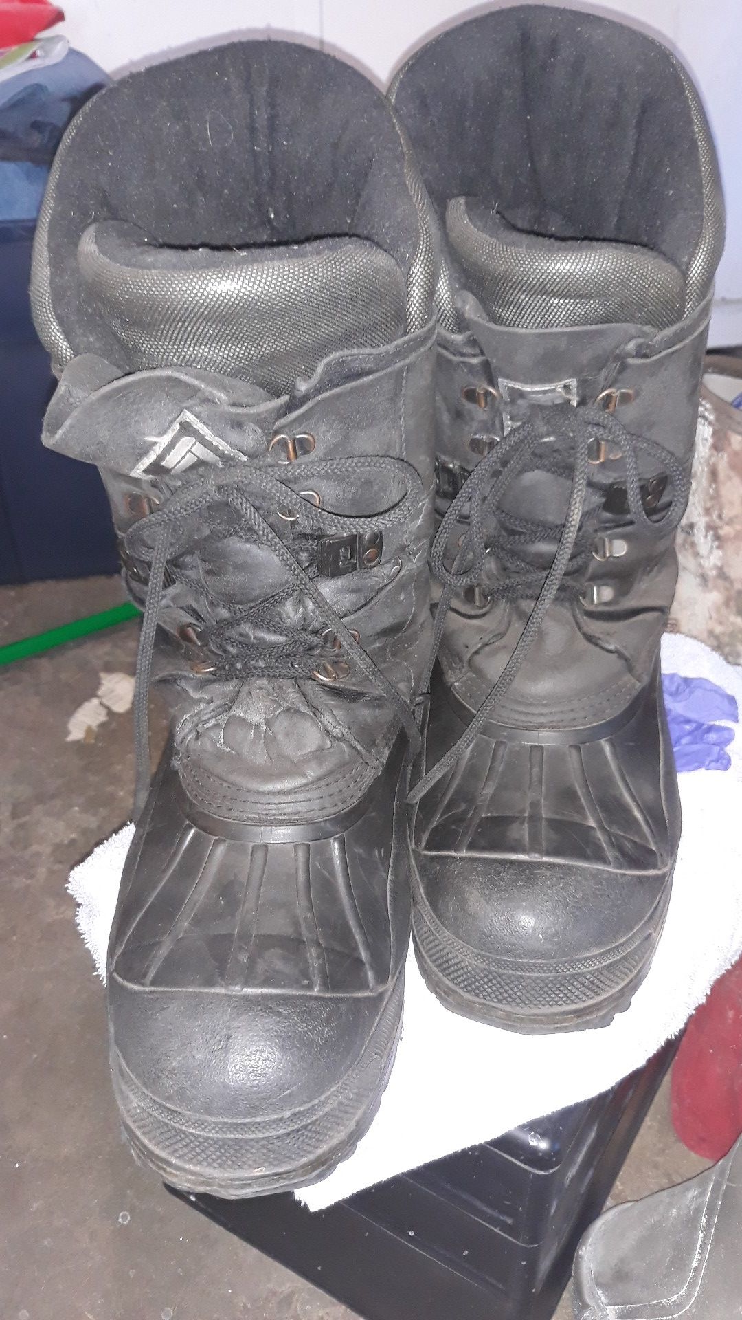 Baffin mens snow boots size 10