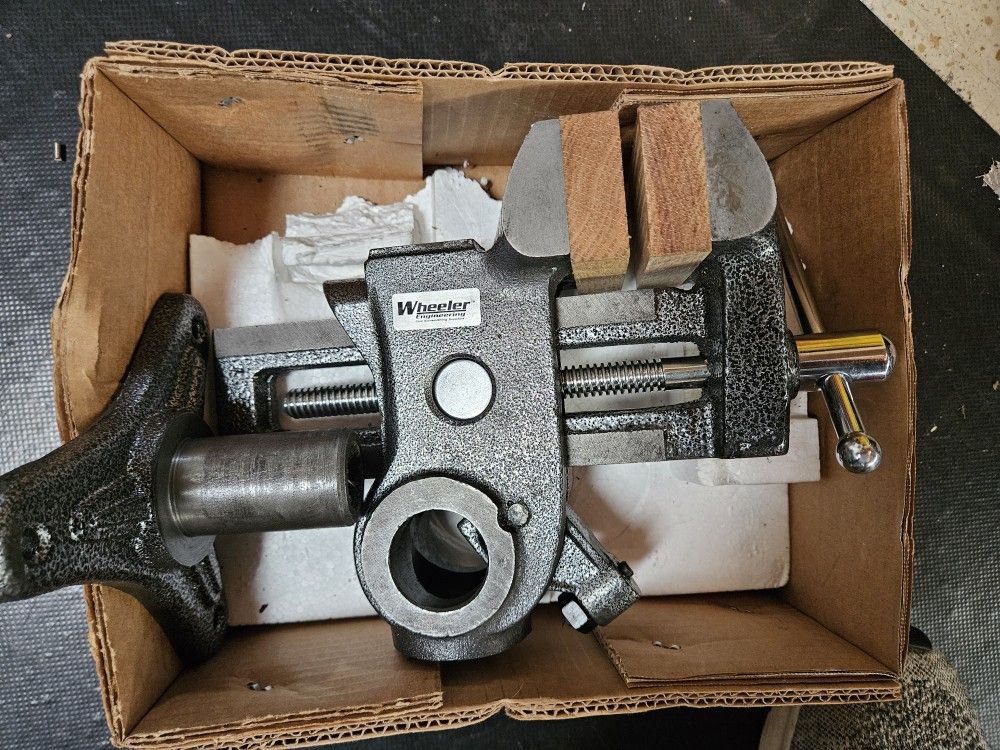 Gunsmithing Vice NEW in box with Oak jaws