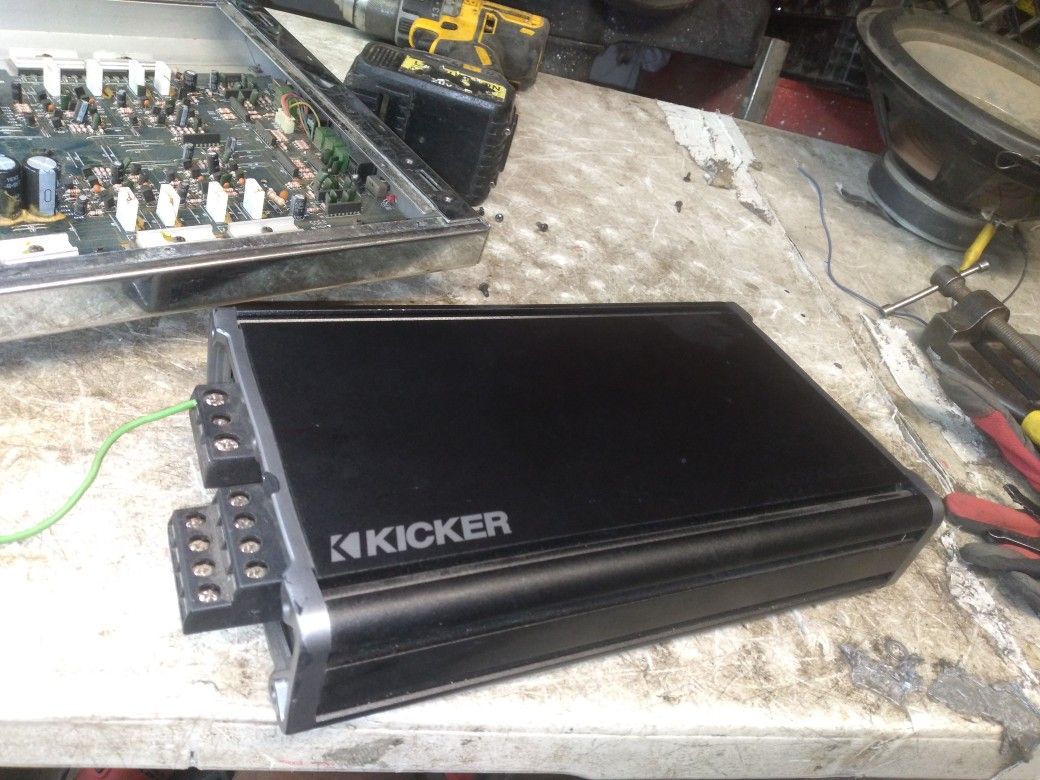 CAR AMP KICKER MODEL CXA 360.4