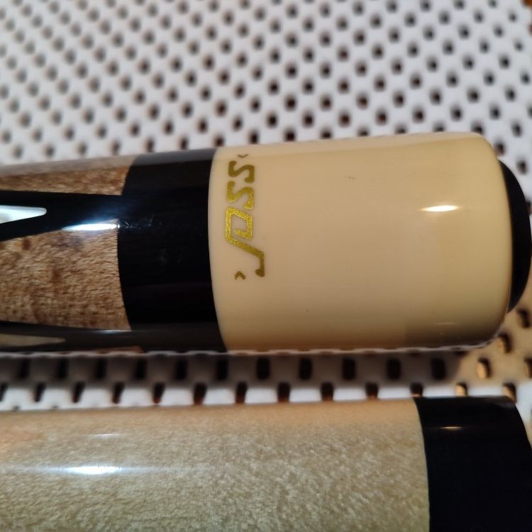 Vintage Joss Cue Gold Logo. for Sale in Lake Elsinore, CA - OfferUp