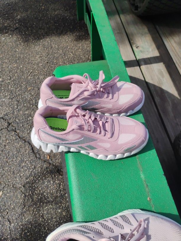 Women's Reebok Size9