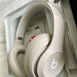 Beats Studio Pro Wireless Headphones - Sandstone / Apple