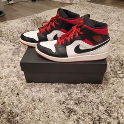 AIR JORDAN 1 MID