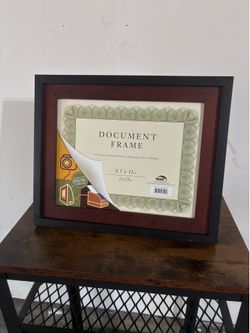 3 picture frames 8.5 x 11in