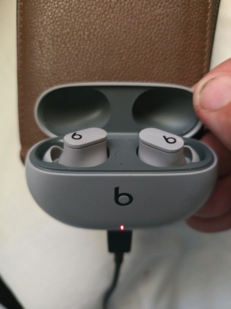 Beats Studio Buds
