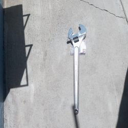 Crescent Wrench  De 24 Pulgadas Nueva 120 O Mejor Oferta