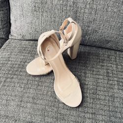 🩷 Heart in D Nude Sandals Block Heel Size 5.5
