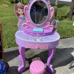 Princess Sofia Makeup Station 