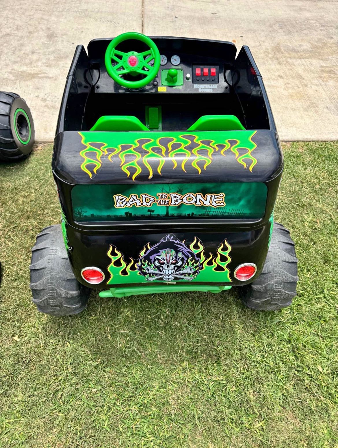 GRAVE DIGGER POWER WHEELS