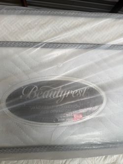 Queen Sz Beautyrest Mattress