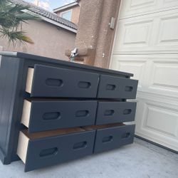 Dresser Black Solid wood excellent condition H32 W54 D17 free delivery 