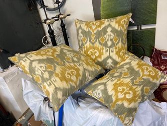 3 pillows decorations