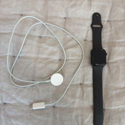 Apple SE 2nd Generation watch 
