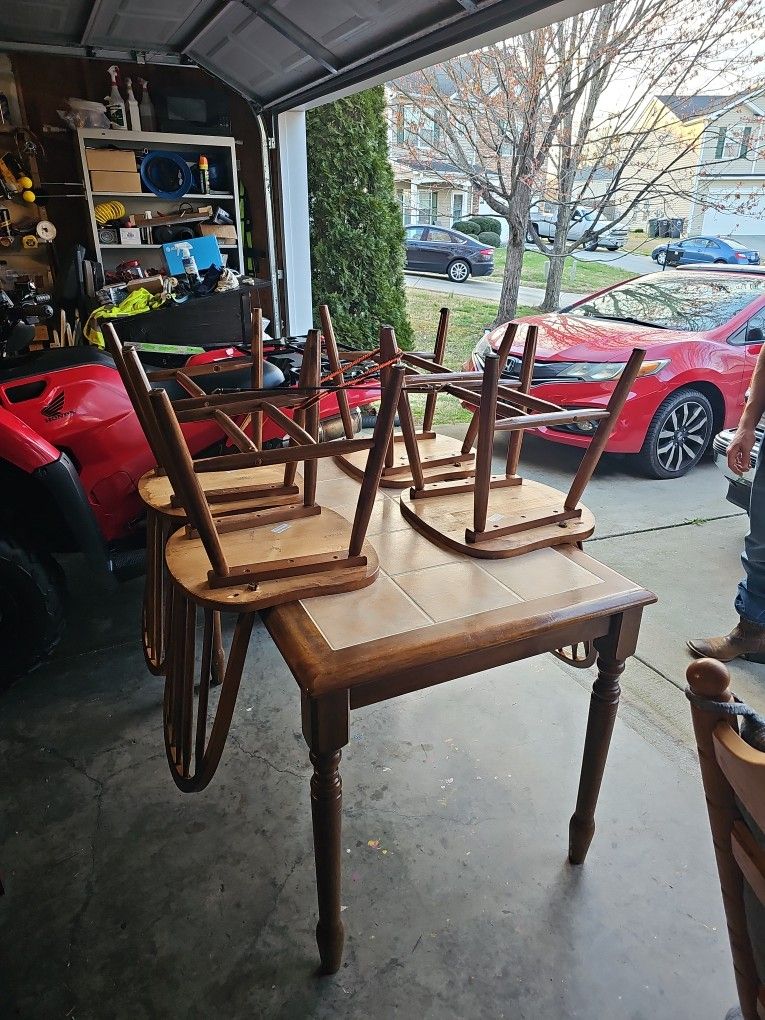 Kitchen Table 4 Chairs