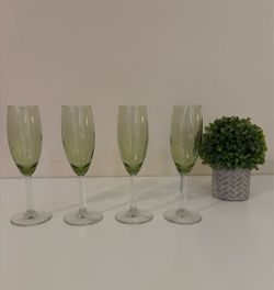 Set of 4  Green Champagne Flutes