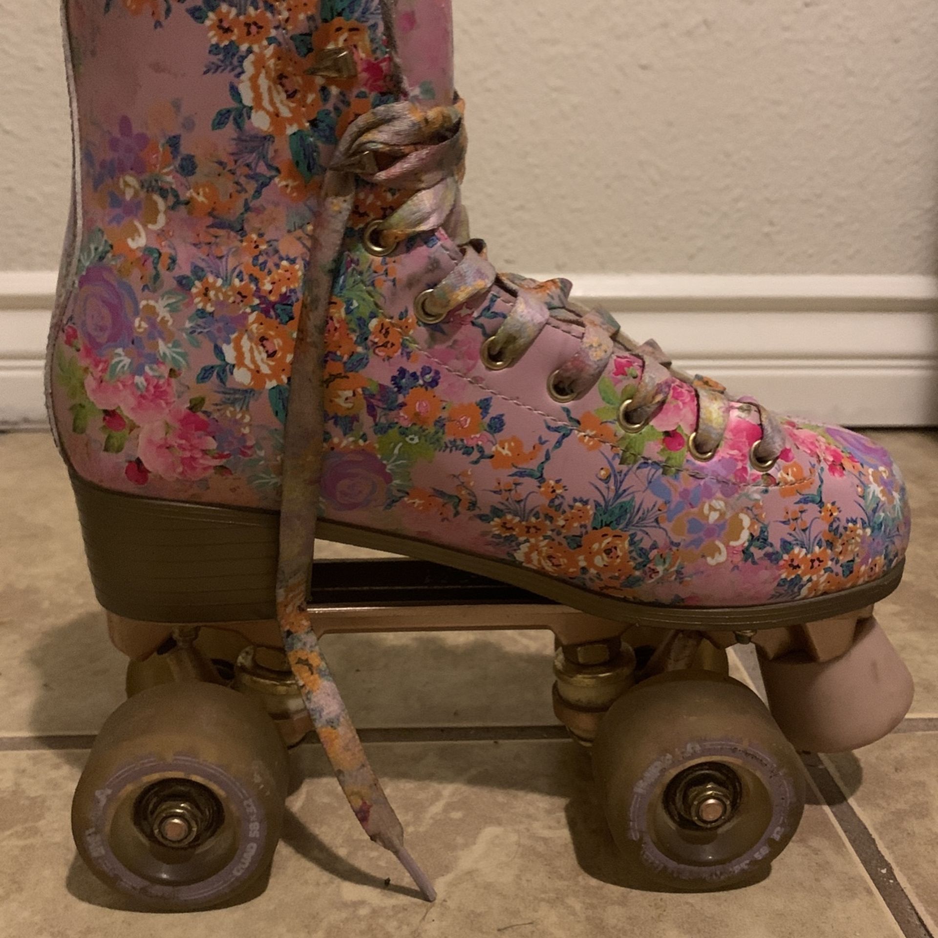 Impala Roller skates Woman Size 7 for Sale in Fresno, CA OfferUp