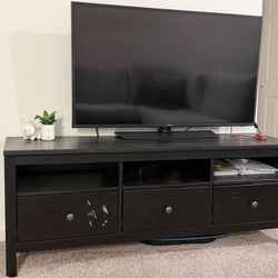 Samsung 4k UHD TV with IKEA Hemnes TV unit