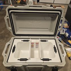 Pilot Outdoors Model 50/80 Cooler