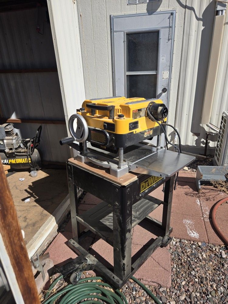 DeWalt 13 Inch Planer With Stand
