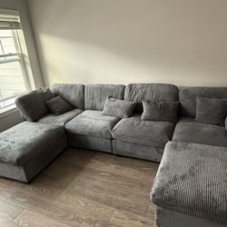 Large Modern Sectional Sofa, only use less 2 months