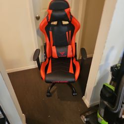 Vitesse Gaming Chair. Great Condition. Bearly Used. 