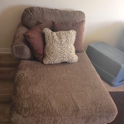 Chaise Lounge With Pillows