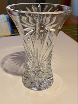 Hand Cut Crystal Glass Vase Pinwheel Star pattern 8”
