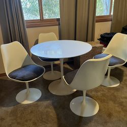MCM 1960s Eero Saarinen Table