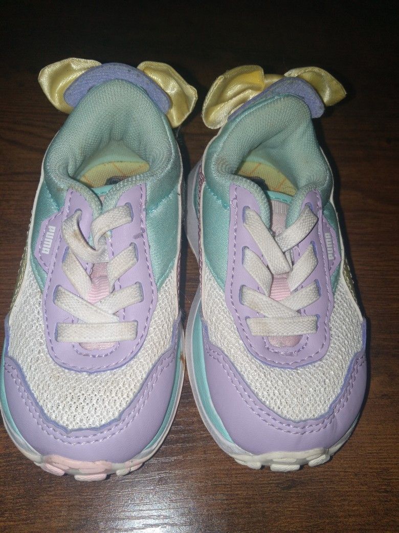 Little Girl Pumas