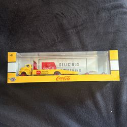 Chase 1958 Dodge COE & Belly tanker M2 Machines 1:64 Scale Auto Haulers Coca-cola release tw29