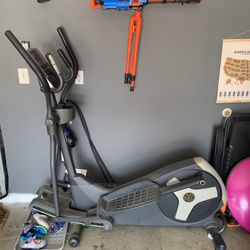 Elliptical – Golds Gym