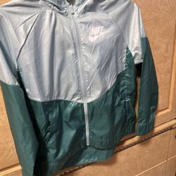Nike Girl’s Windrunner Jacket size Medium plus