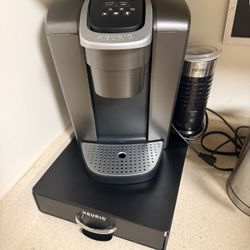 Keurig Coffee Machine + Frother + Pods Tray 