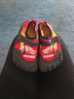 NEW WITHOUT TAGS DISNEY CARS LIGHTNING MCQUEEN SHOES SZ 5/6 KIDS SEE DESCRIPTION