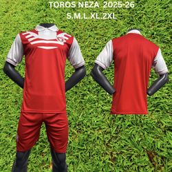 Uniforme fútbol rojo con blanco 2025–2026