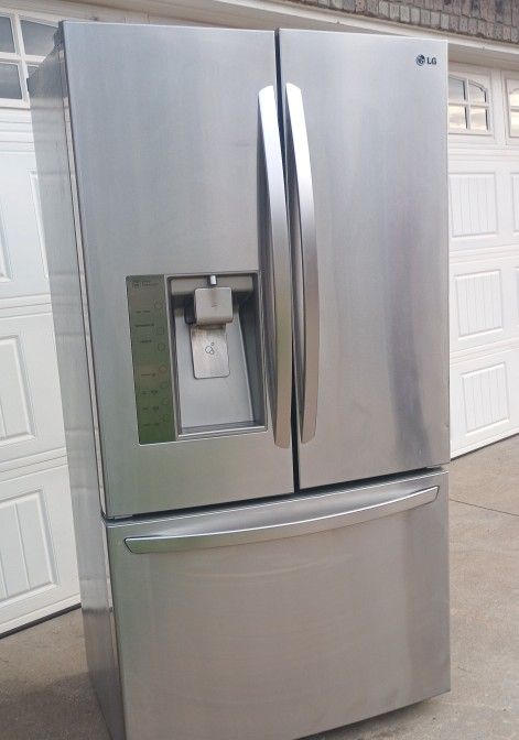 CAN DELIVER FOR $25 LIKE NEW LG STAINLESS  STEEL FRENCH DOOR REFRIGERATOR WATER & ICE IN DOOR WORKS EXCELLENT!
