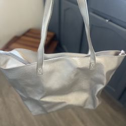 Bath and Body Works Silver Tote Bag Purse Rate Faux Snake Skin Large Zippered Beach Carry All 