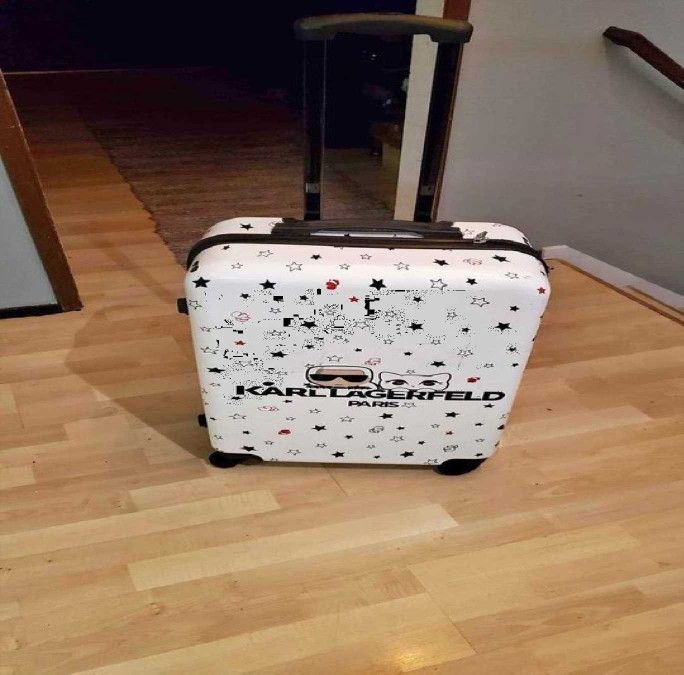Journey Comfortably with Durable Checked Baggage! method citizen