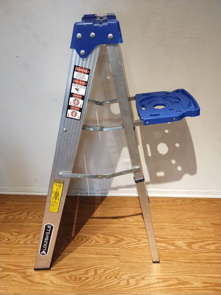 Louisville 4 Foot Aluminum Step Ladder