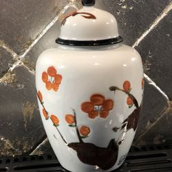 Stunning Vintage Urn 