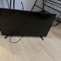 Selling Samsung TV 44*25 Inches 