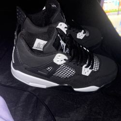 Jordan 4 White Thunders