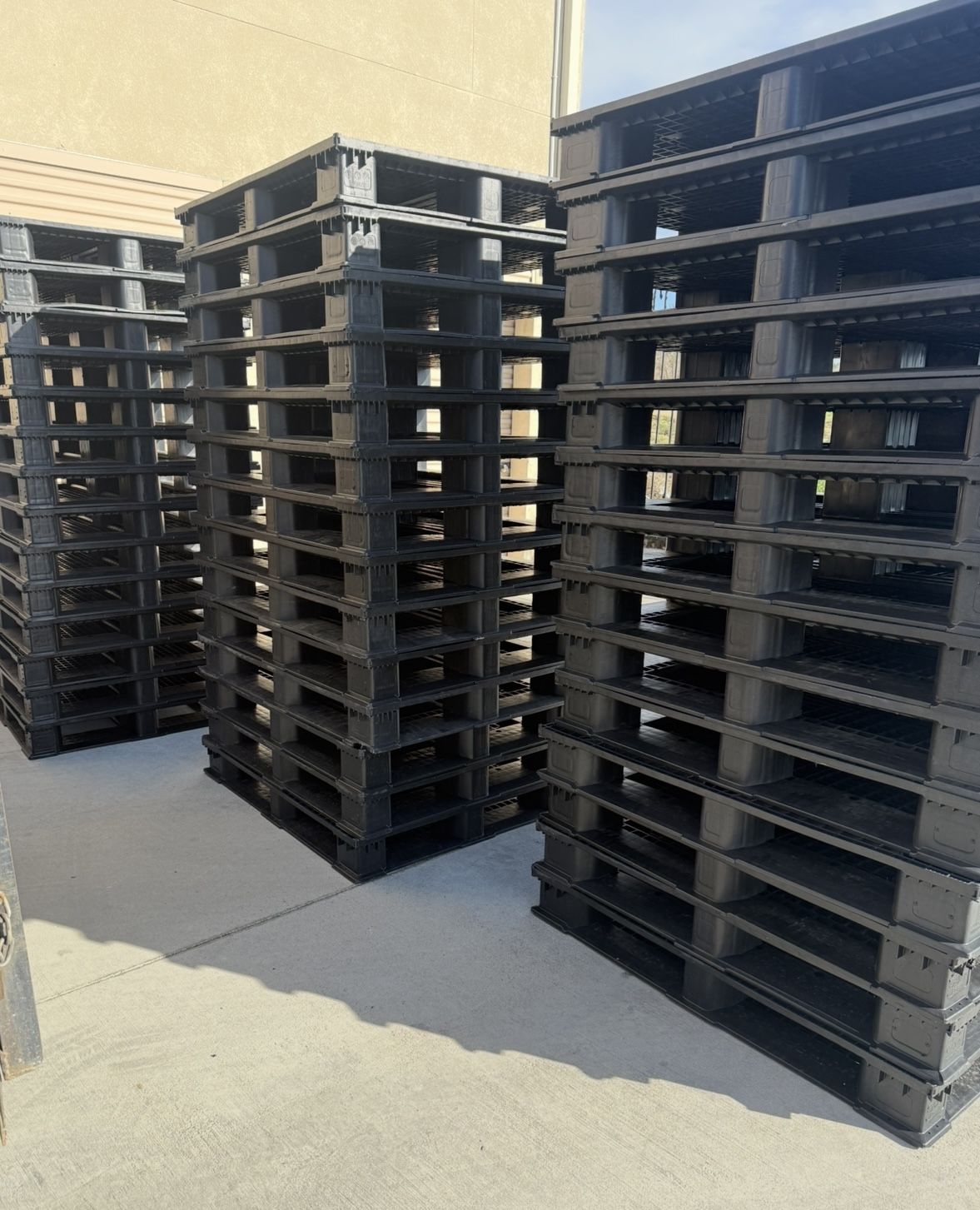 Heavy Duty Plastic Pallets For Sale 48x40 $16 Each Minimum Buy 6 ...