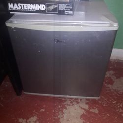 Mini Fridge (Read Description For More Info)