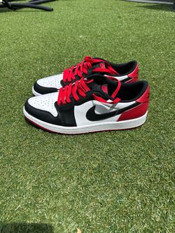 Jordan 1 low black toe (Size 11)